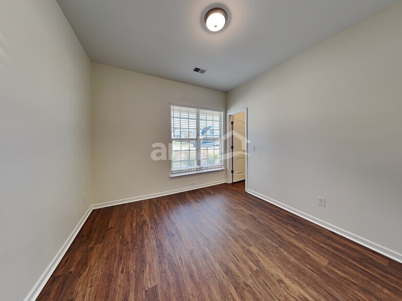 Building Photo - 153 Caledonia Dr