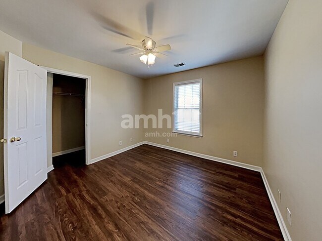 Building Photo - 3129 Jenkins Dr