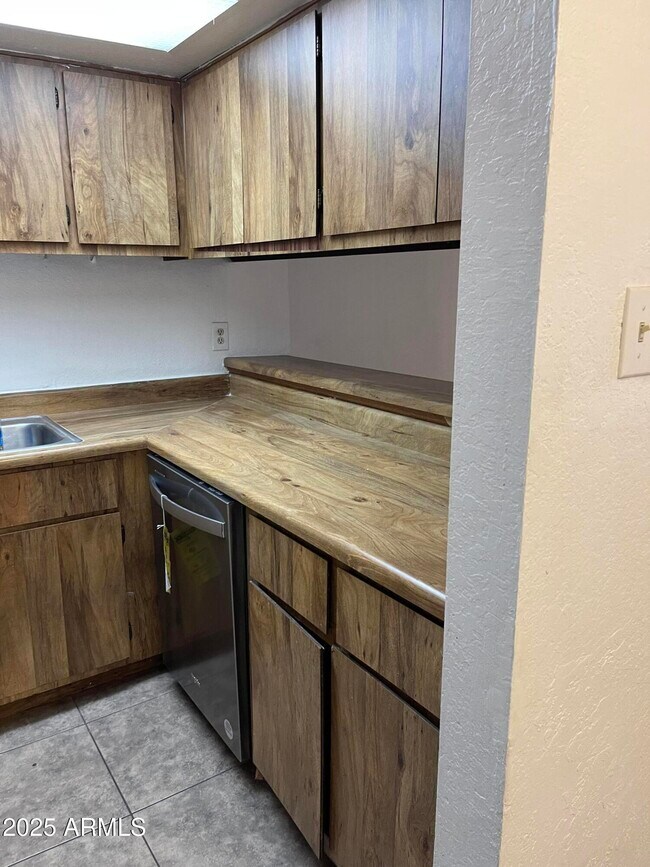 Building Photo - 3810 N Maryvale Pkwy