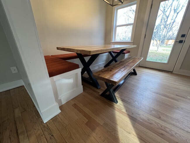 Building Photo - 334 W Willox Ln