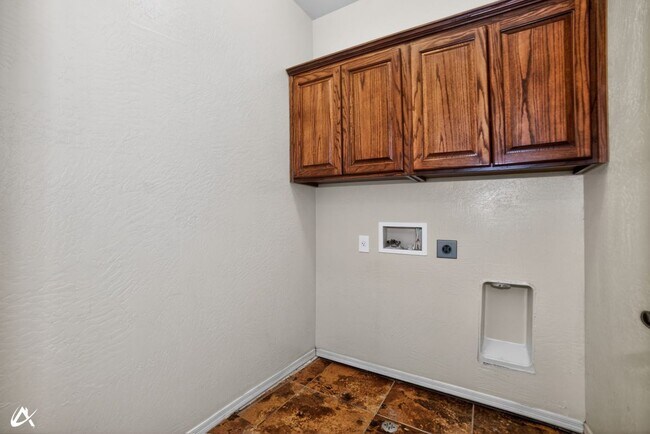 Building Photo - 2523 S 41st Ave