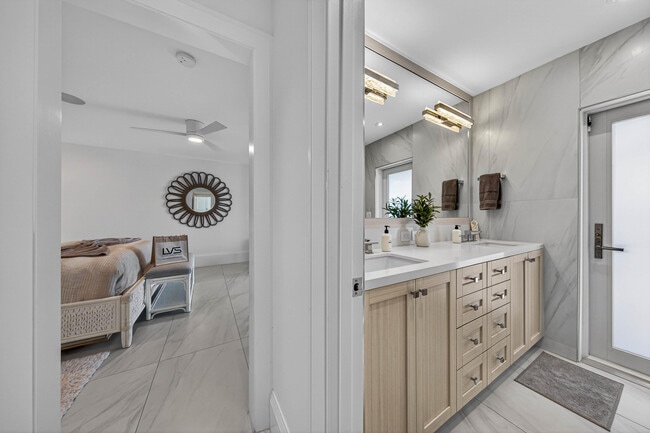 Building Photo - 3109 NE 42nd Ct