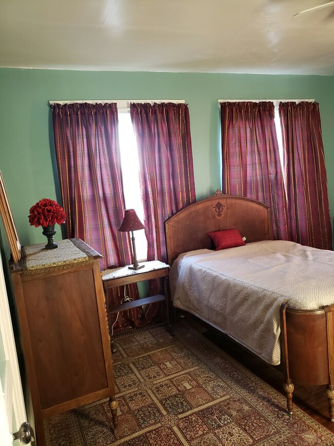 Building Photo - 1428 W Dean Ave