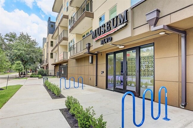 Building Photo - 4819 Caroline St