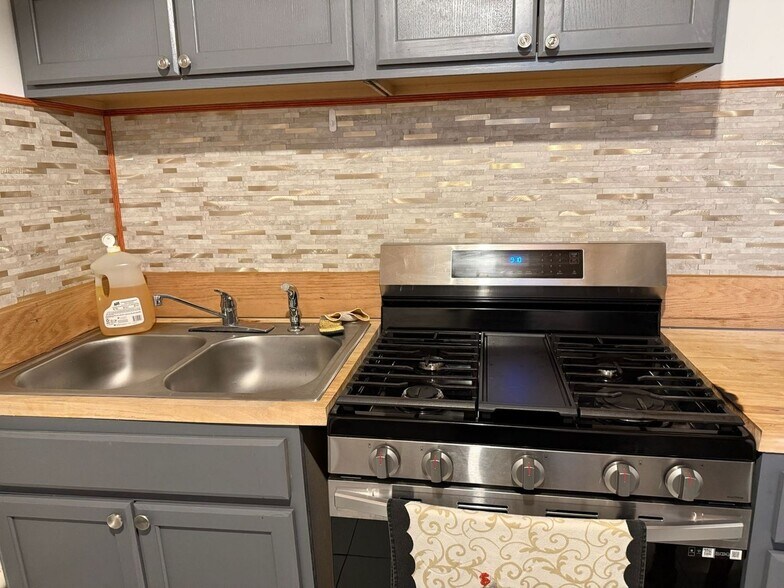 Building Photo - 826 Guthrie Cir