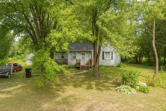 Building Photo - 225 E 8th Ave