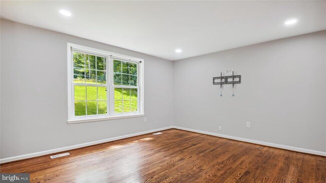 Building Photo - 11573 Hicks Ct