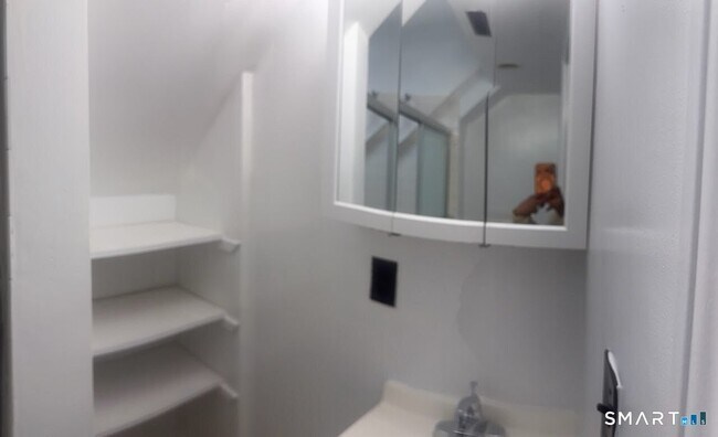 Building Photo - 831-833-833 William St