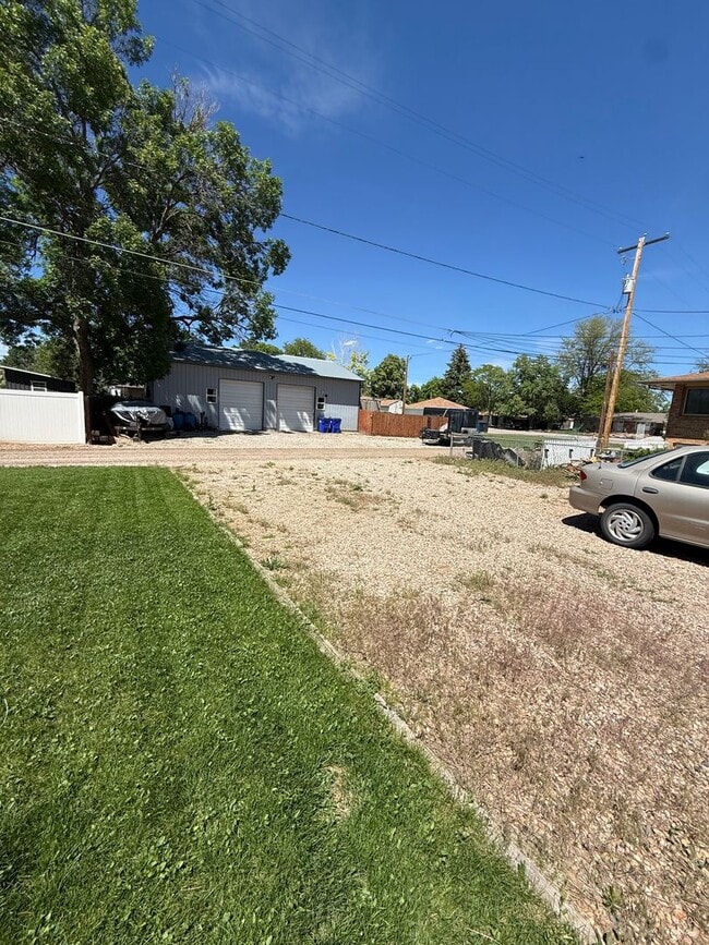Building Photo - 3-bedroom, 2-bathroom home in the heart of Windsor with Detached Workshop!