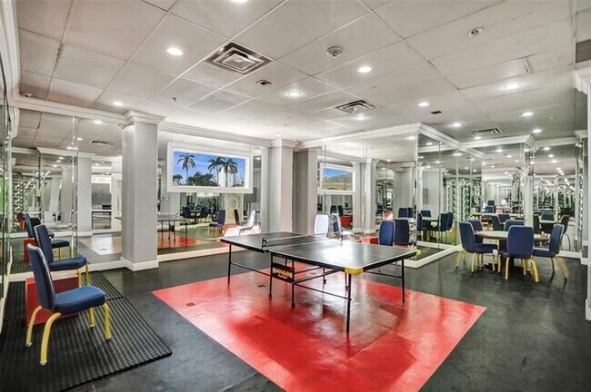 Building Photo - 2030 S Ocean Dr