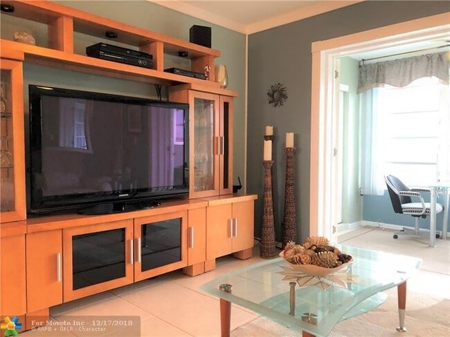 Building Photo - 2515 NE 1st Ct