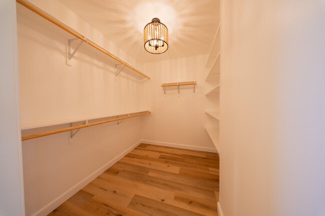 Building Photo - 708 Promenade Dr