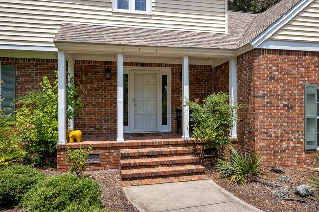 Building Photo - 327 Plantation Dr