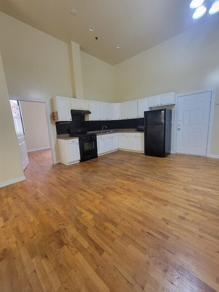Building Photo - 409 W 53rd St