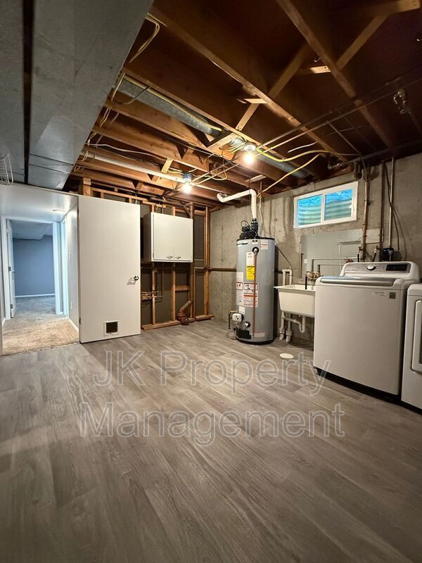 Building Photo - 512 52nd St S