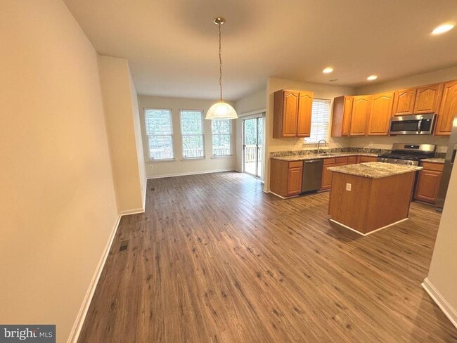 Building Photo - 8730 Phipps Farm Way