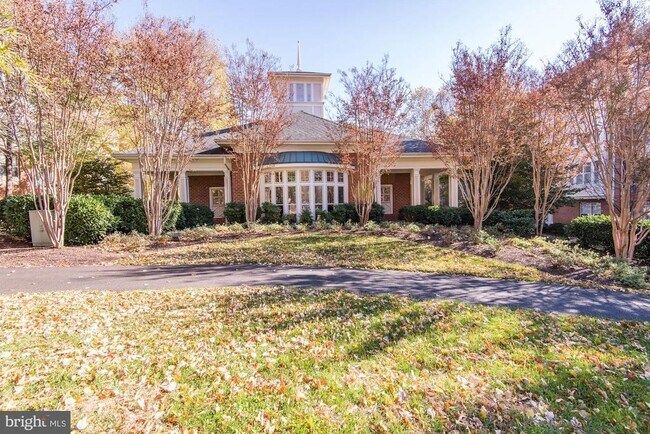 Building Photo - 1860 Stratford Park Pl