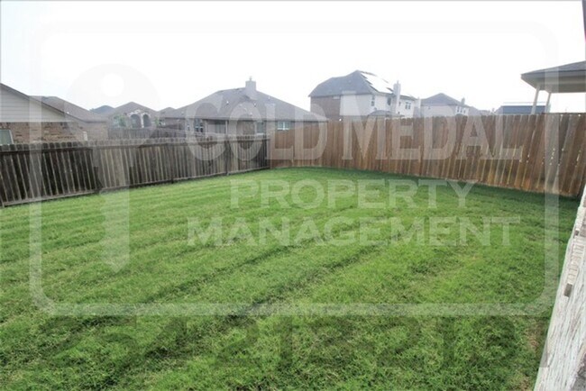 Building Photo - Charming 3-bed, 2-bath home now available ...