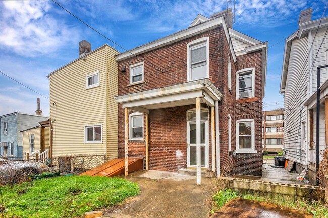 Building Photo - 5 bed 1.5 bath - Central Oakland, all upda...