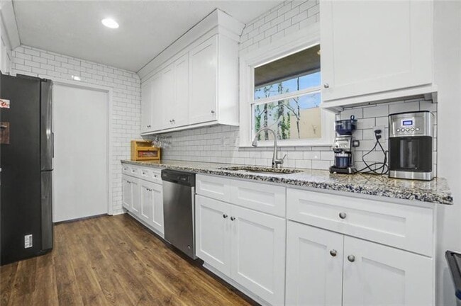Building Photo - 2470 Trent Dr NE