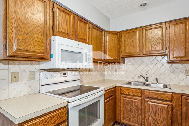 Building Photo - Indian hills duplex!