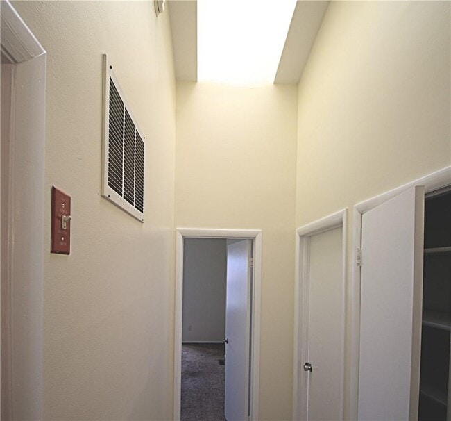 Building Photo - 2507 Whispering Hills Dr
