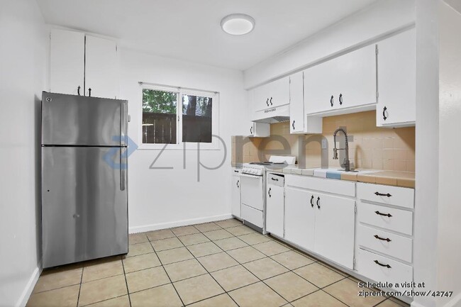 Building Photo - 132 W 18th St