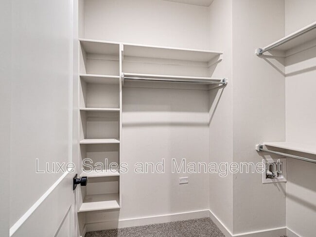 Building Photo - 618 W 2nd St