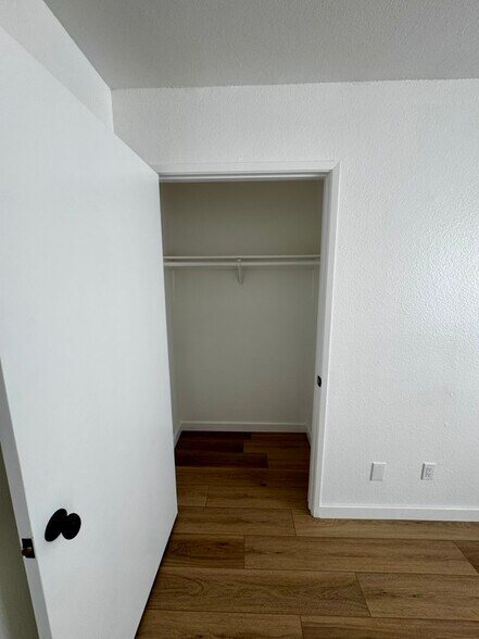 Building Photo - 658 W 23rd St