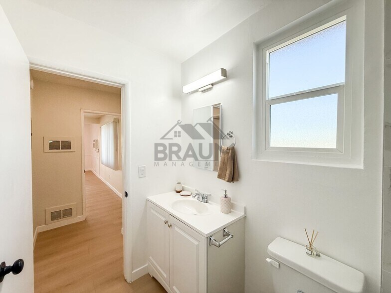 Building Photo - 19405 Haynes St