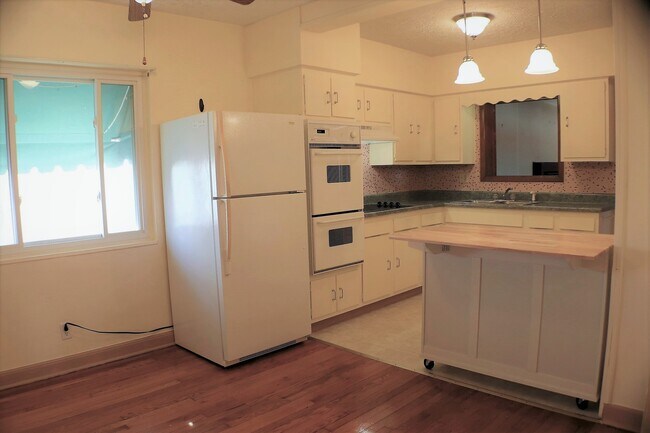 Building Photo - 109 Green Oak Dr