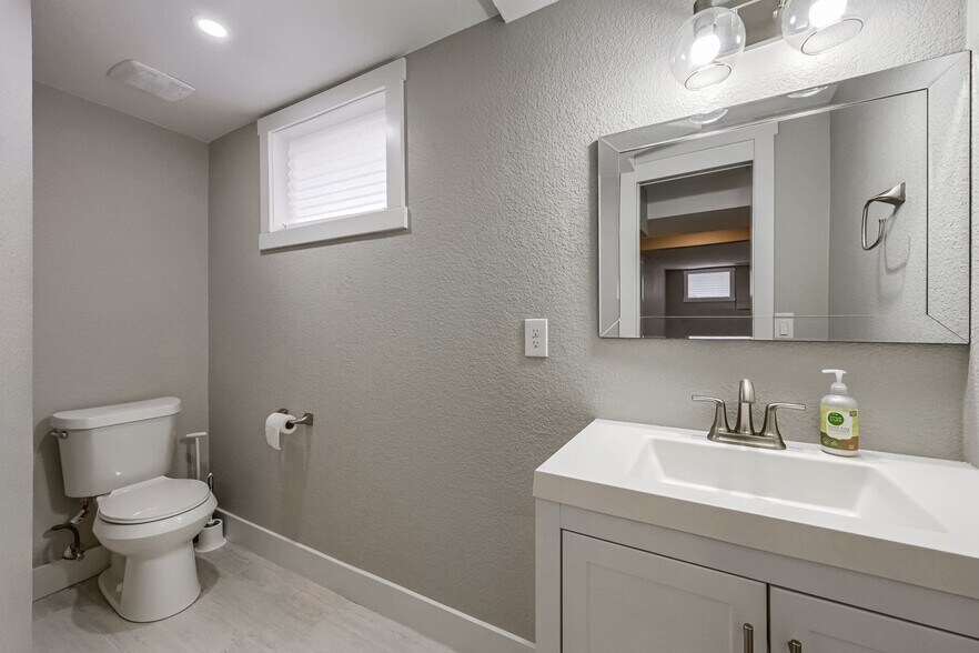 Building Photo - 6358 Brooks Dr