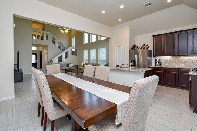 Building Photo - 32903 Silver Mdw Wy