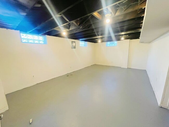 Building Photo - 28600 Oakwood St