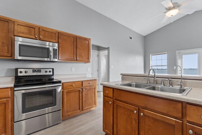 Building Photo - 742 Saltair Ln