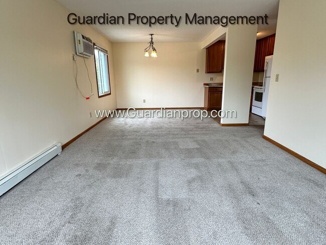 Building Photo - Longfellow Top Floor Apartment, Blocks Fro...