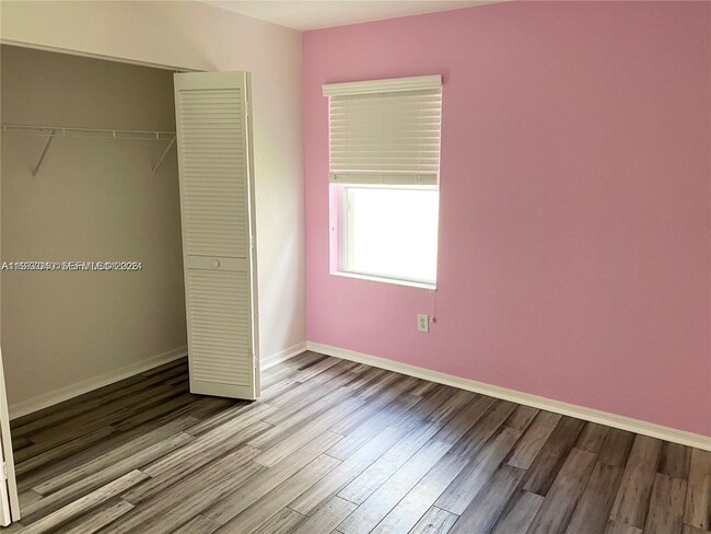 Building Photo - 15627 SW 16th Ct