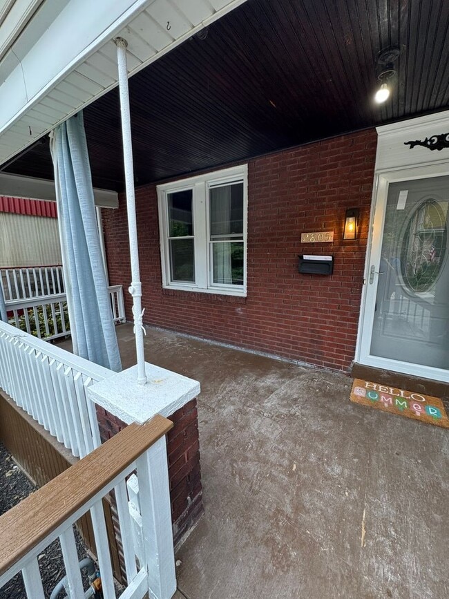 Building Photo - 3 Bedroom 1.5 Bath in Dormont!