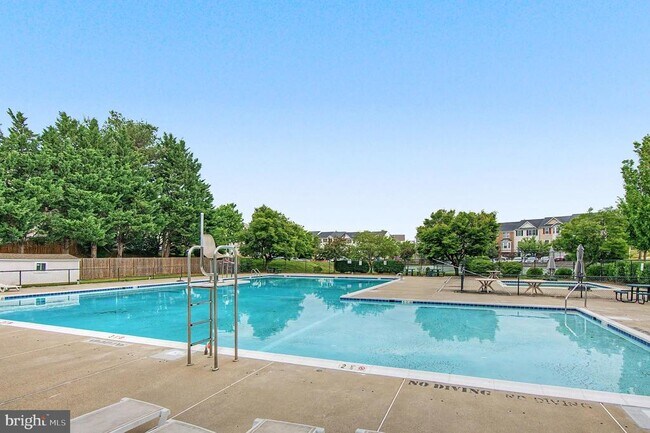 Building Photo - 510 Lilac Terrace NE