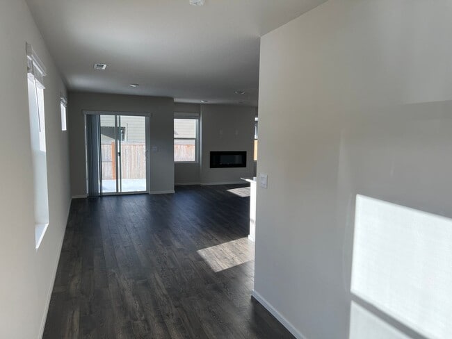 Building Photo - LIKE NEW Spacious 2 Story Home on Corner L...