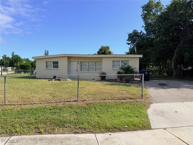 Building Photo - 1341 Gardenia Ave