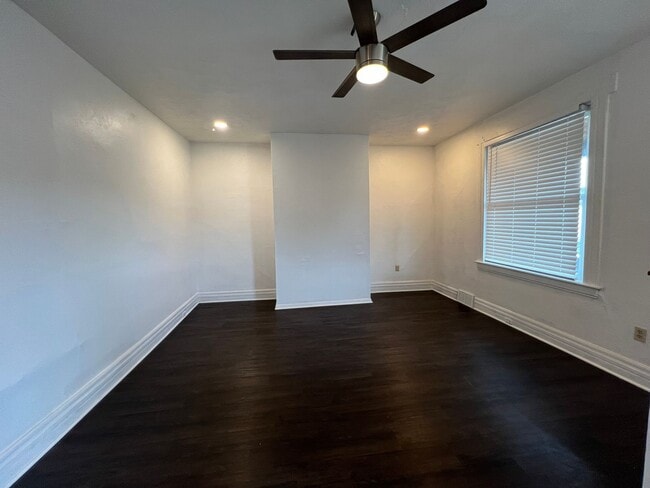 Building Photo - Charming and Updated 3BR Home For Rent in Pittsburgh's Elliot Neighborhood