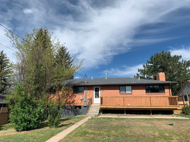 Building Photo - Beautiful 4 Bedroom 3 Bathroom Home in Wes...