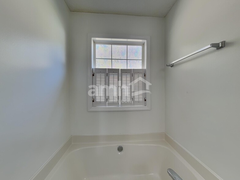 Building Photo - 2803 Stadium Dr