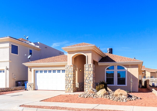 Building Photo - Custom 1 Story Home in Sandstone Ranch Est...