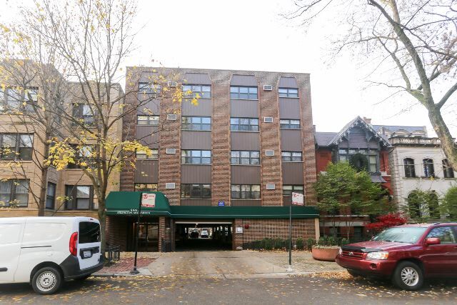 Primary Photo - 558 W Arlington Pl