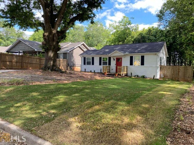 Building Photo - 1127 Dobbs Dr SE