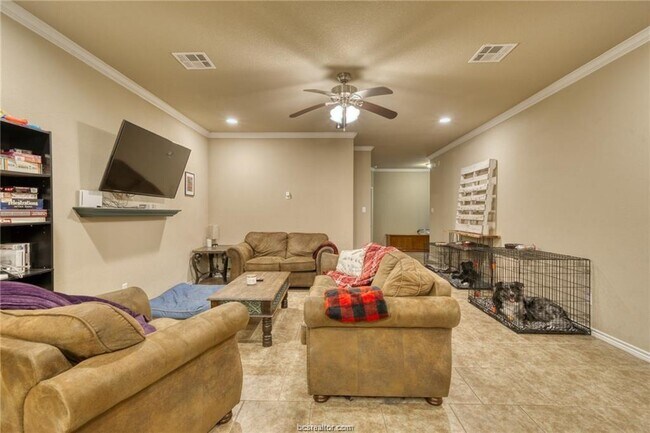 Building Photo - 3114 Claremont Dr