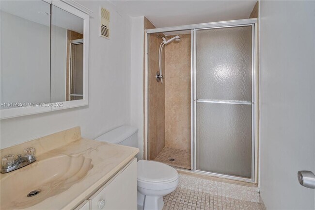 Building Photo - 1200 St Charles Pl