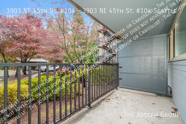 Building Photo - 3903 NE 45th St